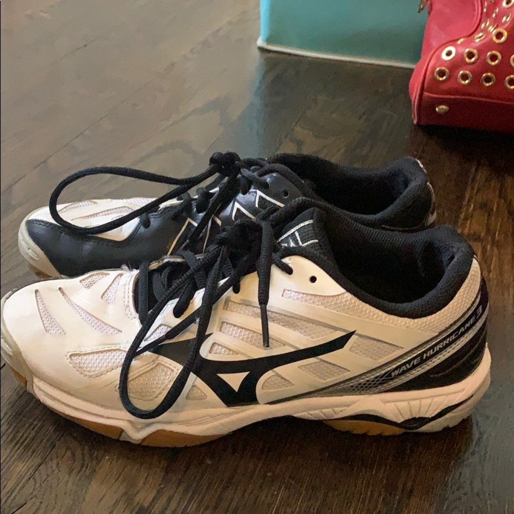 Mizuno women’s volleyball shoes